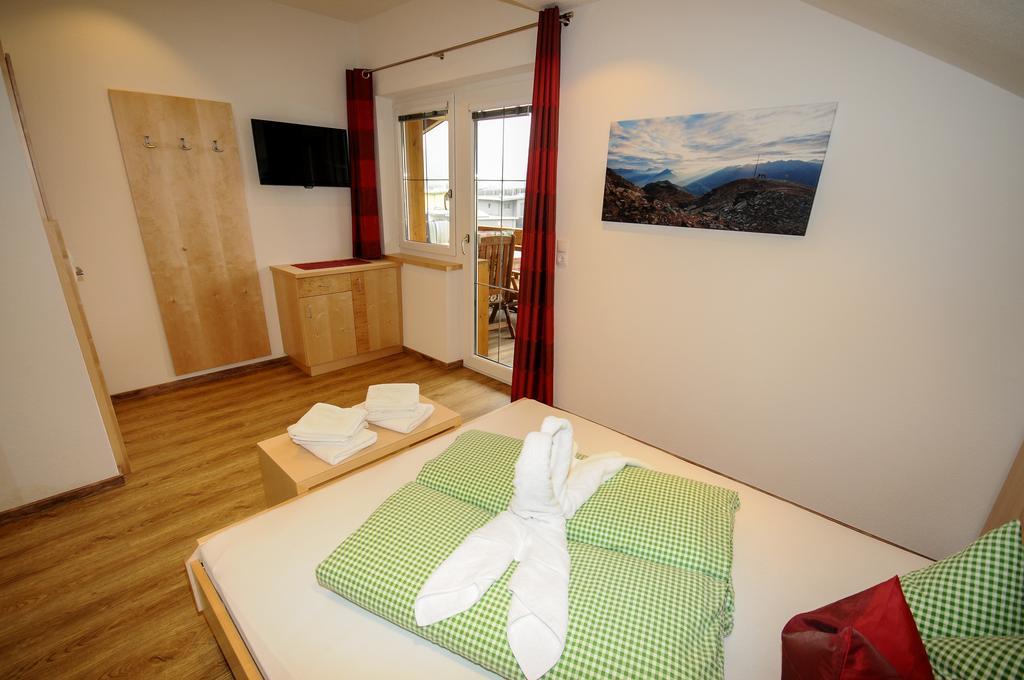 Ferienwohnung Gundolf Christine Arzl im Pitztal Room photo