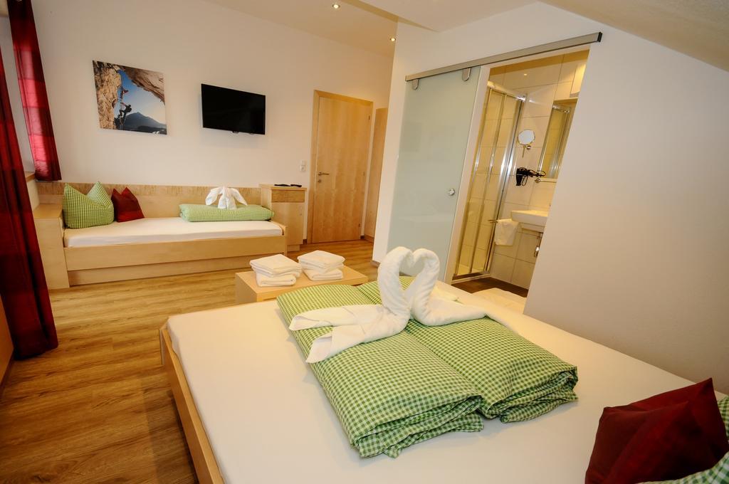 Ferienwohnung Gundolf Christine Arzl im Pitztal Room photo