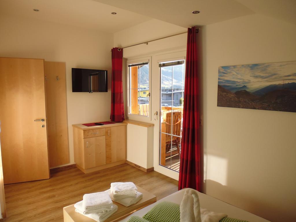 Ferienwohnung Gundolf Christine Arzl im Pitztal Room photo